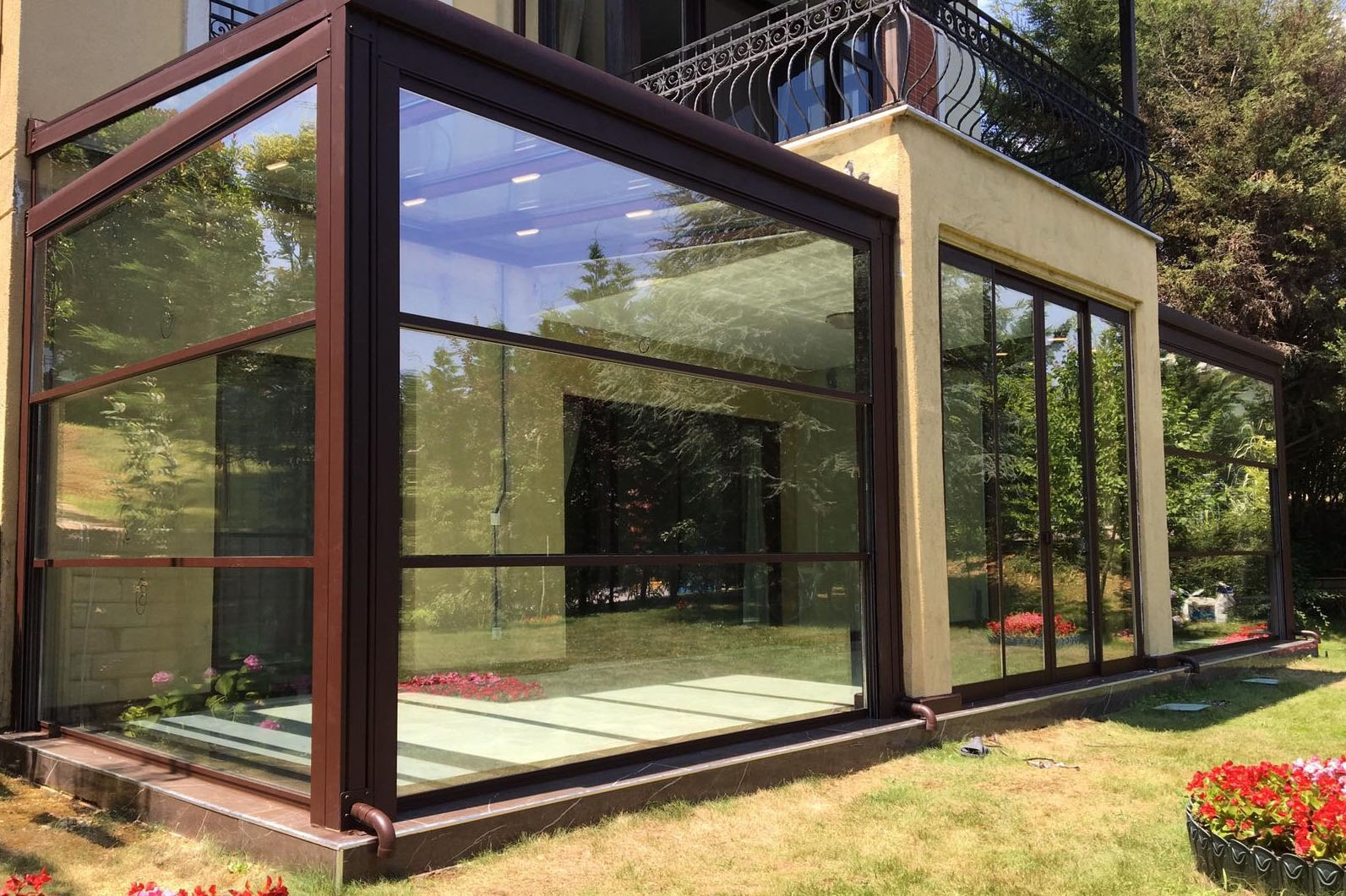 GİYOTİN CAM BALKON